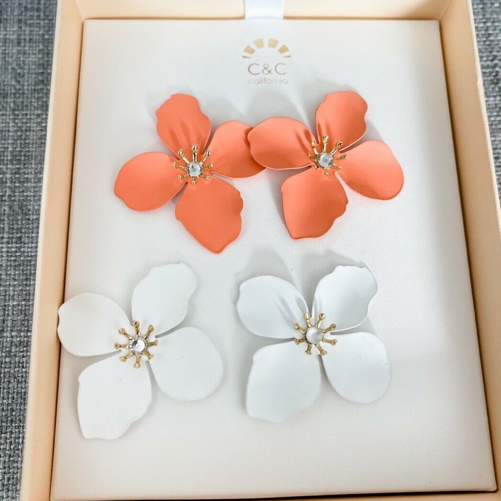 Nwt CC California Set Of 2 Flower Earrings 28$